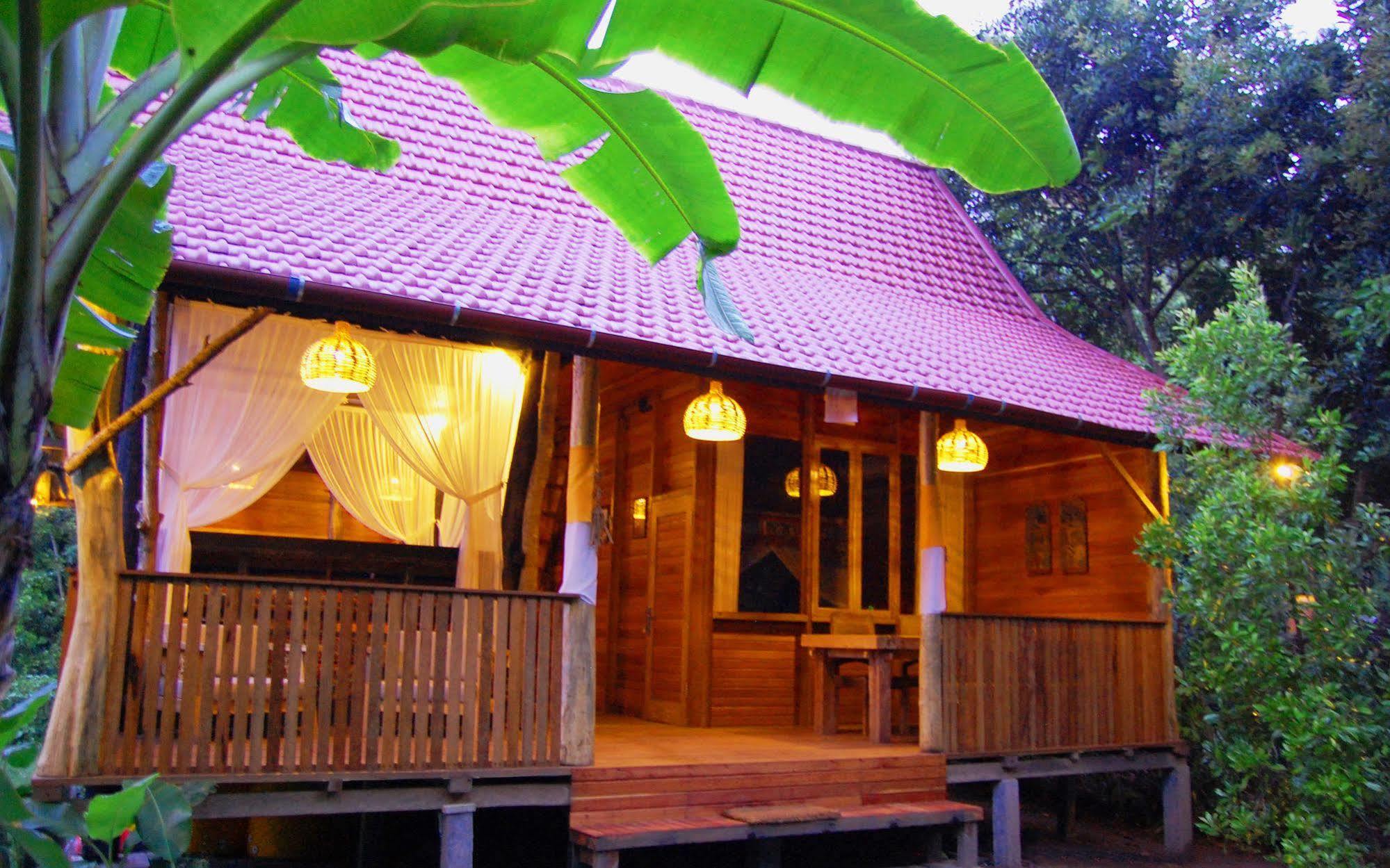 Indo Rumah Zengarden Buleleng  Exterior photo